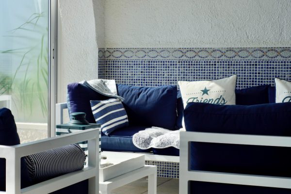 Décoration bleue foncée : astuces pour un intérieur élégant et apaisant