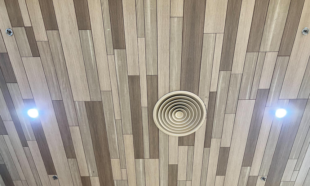 Papier peint plafond : comment choisir et poser pour sublimer votre intérieur